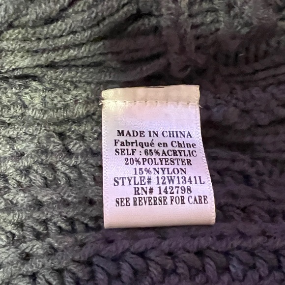 Love Riche Green Grayish Distressed Knit Sweater Top NWOT - Picture 13 of 14